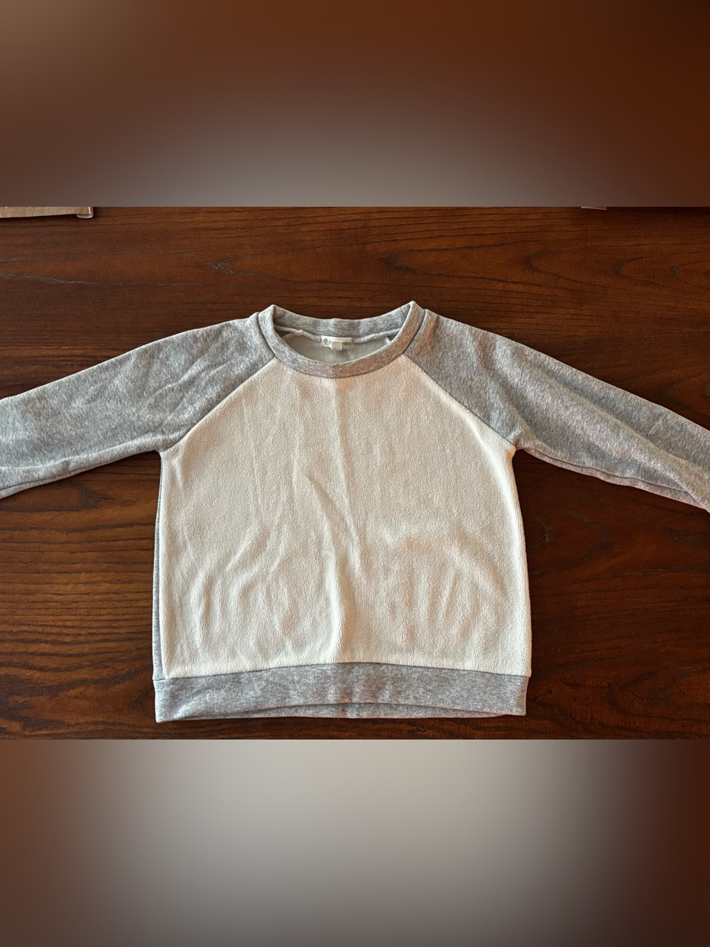 Tucker + Tate Two-Tone Short Sleeve Sweatshirt in Light Gray and White